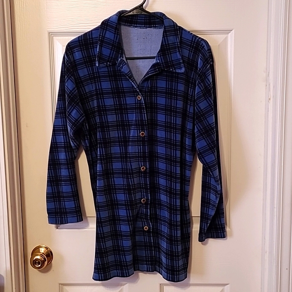 VELOUR Shacket / button up Top - Picture 4 of 16